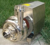 卫生级离心泵是一种最简单的设备件。其目的是为能量转换成速度或动能和压力被泵送的流体，然后进入一个电动马达或引擎